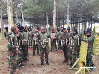 Riekerink Marmara Paintball'da takımları oluştururken
